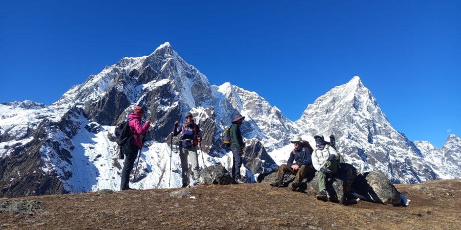 everest-base-camp-trek-on-spring